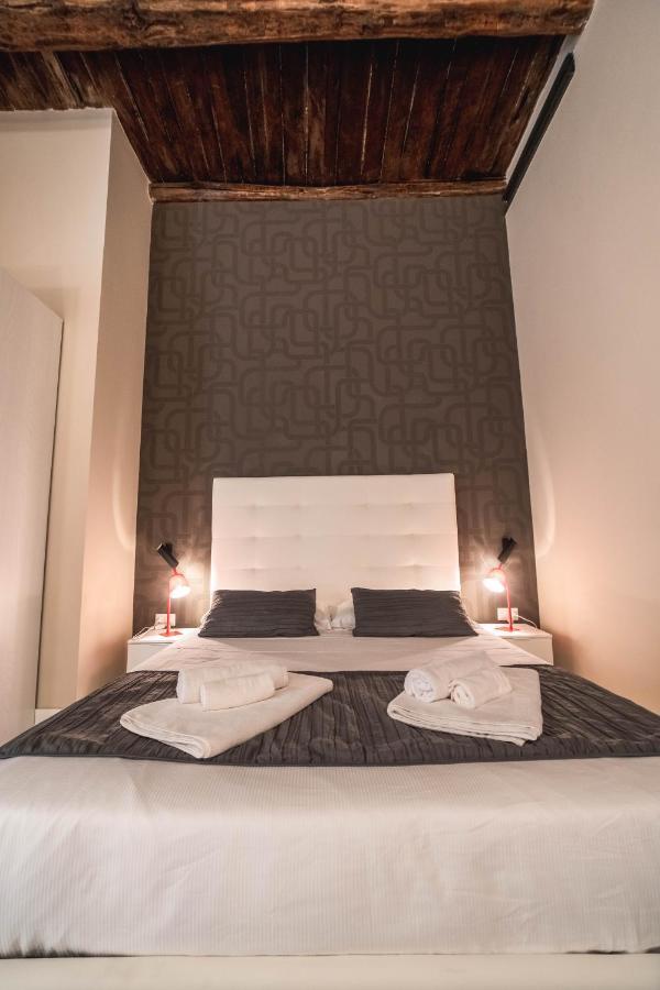 Palazzo Paladini - Luxury Suites In The Heart Of The Old Town 피조 외부 사진